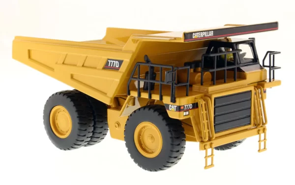 CAT D11T トラック型ブル　1:50 CAT D11T TRACK TYPE TRACTOR SCALE 1:50 - CTP Store